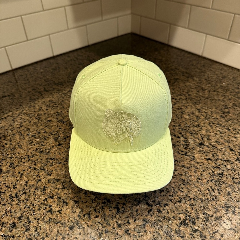 Boston Celtics New Era 59FIFTY Fitted Hat Men 7 3/4 Lime Green Polyester
